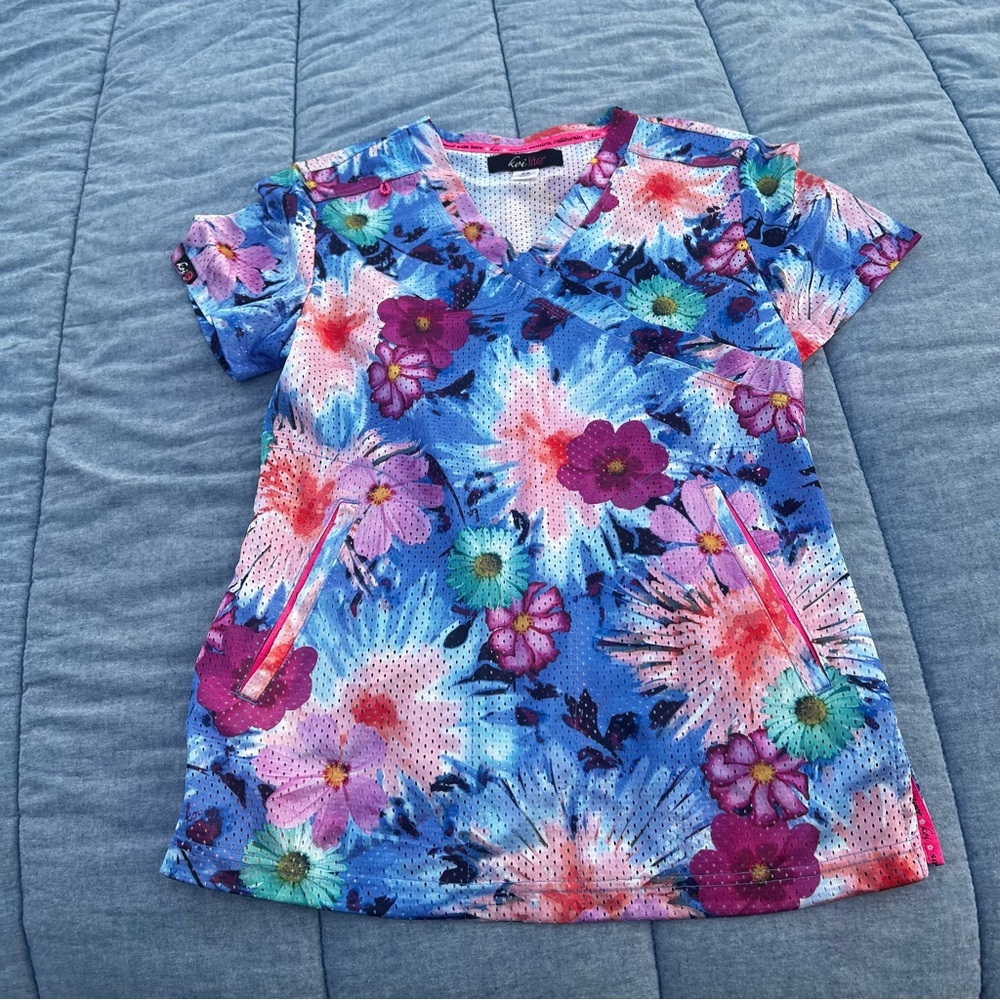 Koi Lite Mesh Whimsical Floral Watercolor Scrub Top Size XS
